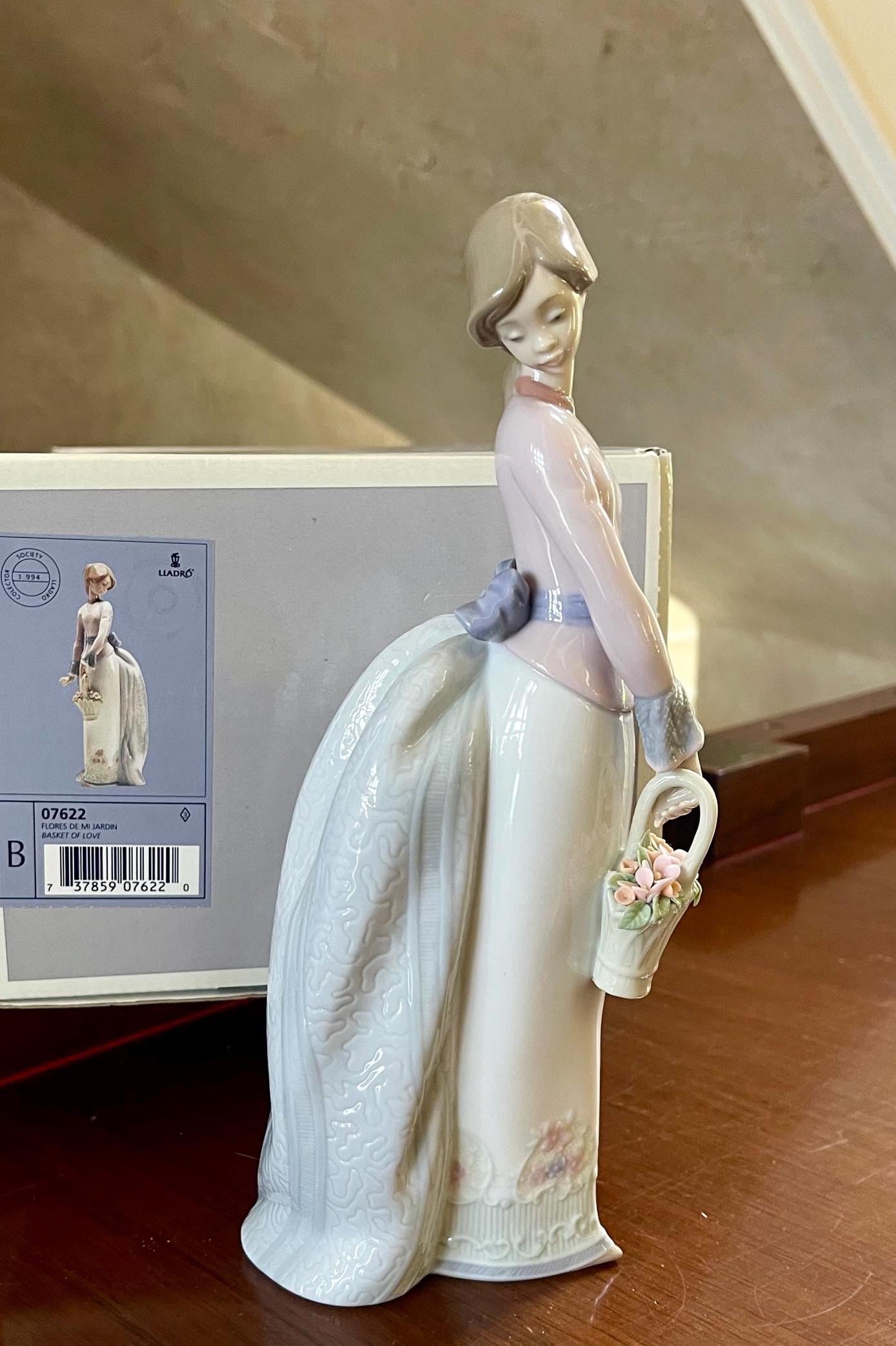 Lladro “basket of Love” 7622 Porcelain Figurine Mint Condition in