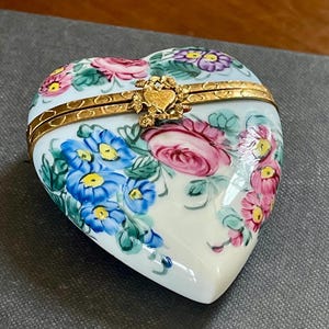 Limoges Porcelain Heart Box; Limoges Trinket Box; Collectible Limoges; Limoges France; Hand Painted Flowers