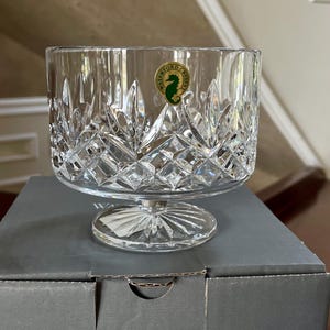 Cuenco con base de cristal Waterford de 5 pulgadas, fabricado en Irlanda. Nuevo en caja. Cuenco Waterford completamente nuevo en caja.