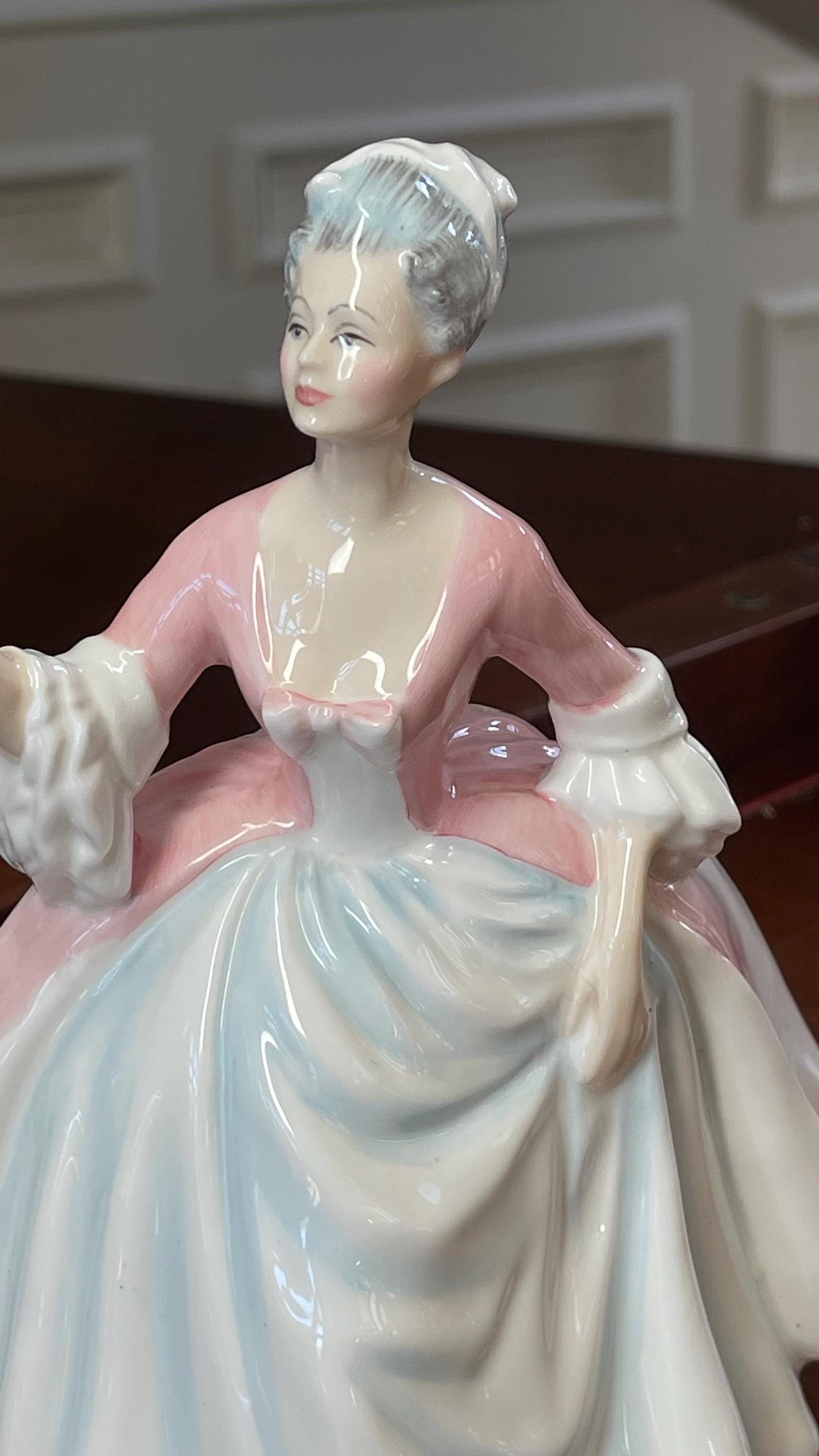 Royal Doulton Signed 1990 “diana” Figurine HN3266 English Bone