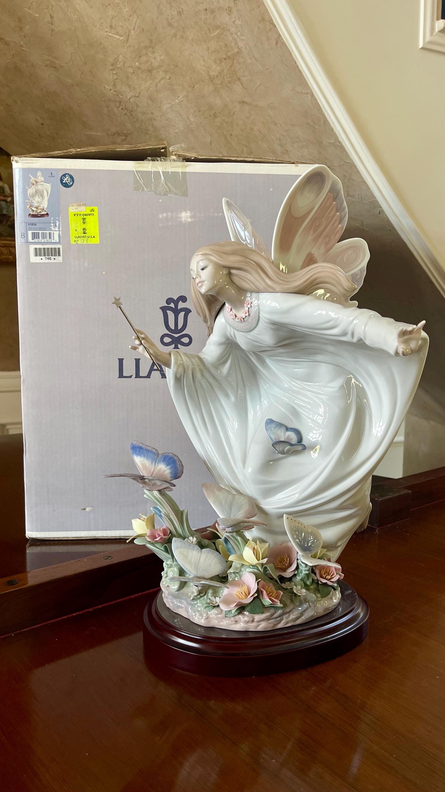 Lladro Fairy of the Butterflies No. 1850 Porcelain Figurine Mint