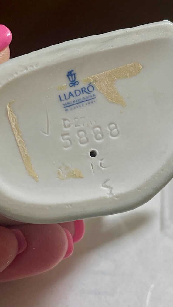 Lladro Rabbit With Butterfly “that Tickles” 5888 Porcelain