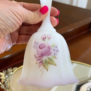 Campana de vidrio satinado pintada a mano Fenton Pam Fleak; Campana de vidrio Fenton