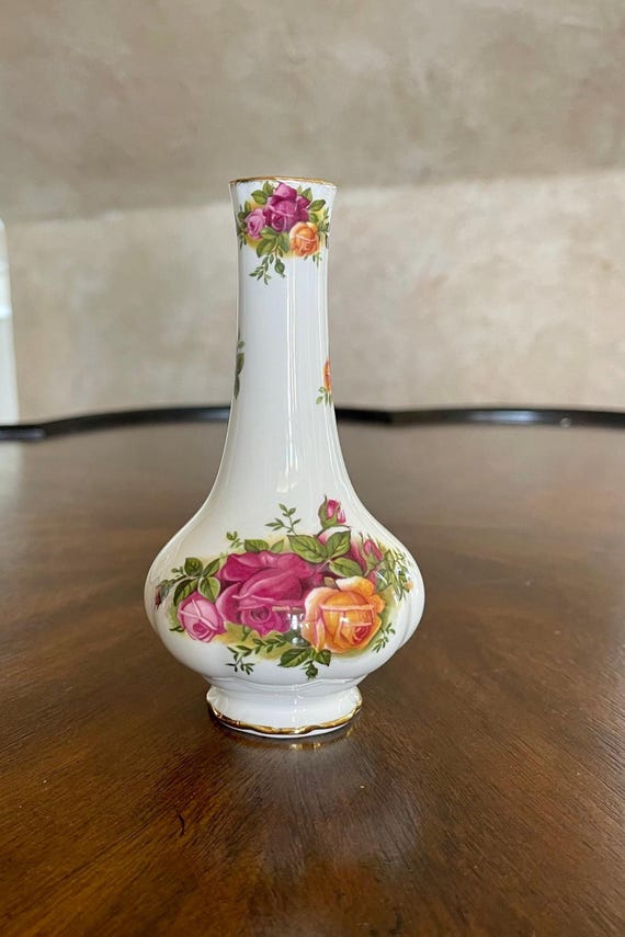 ロイヤルアルバート オールドカントリーローズ ピアス フラワーベース 花瓶 楽天市場】ロイヤル アルバート オールドカントリーローズの通販