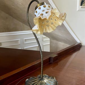 Fenton Honeysuckle Opalescent Coin Dot Optic Electric Lamp