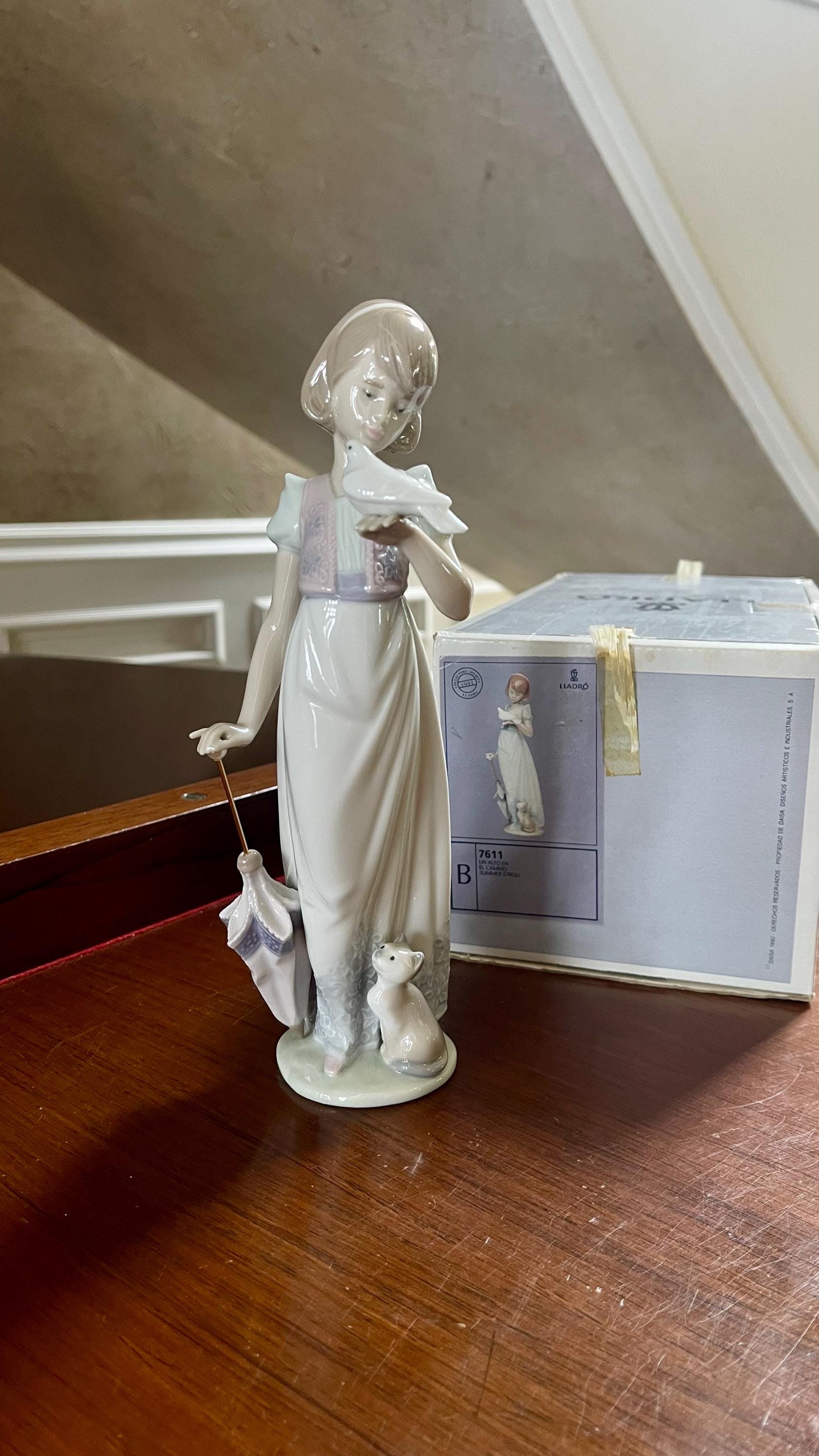 【リヤドロ】【希少】7636 アフタヌーンプロムナード 女性像 リヤドロ】【希少】7636 アフタヌーンプロムナード 女性像 Lladro girl