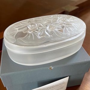 Lalique Lily Jewelry Box Mint Condition In Original Box