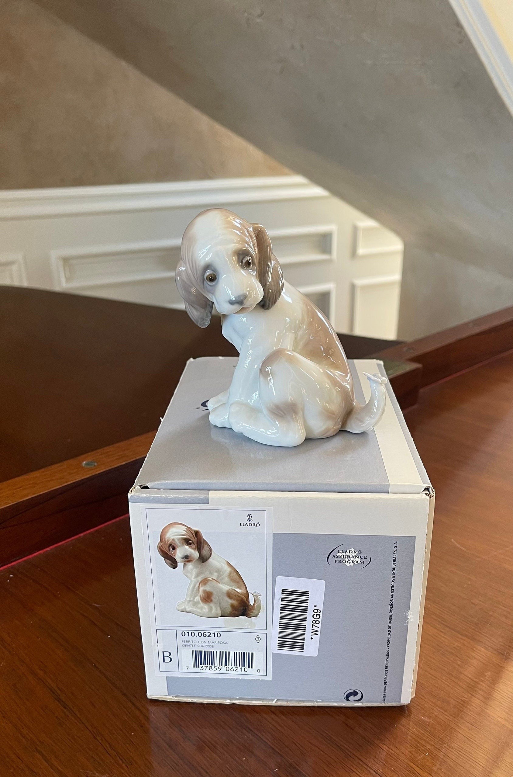 Lladro Gentle Surprise Puppy 6210 Porcelain Figurine Mint in