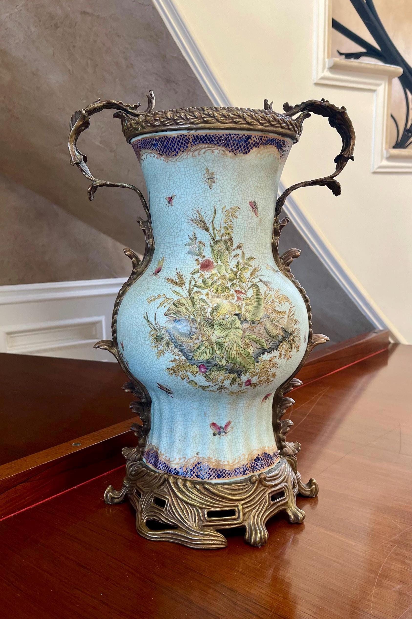 Beautiful Wong Lee Bronze Ormolu Handpainted Oriental Porcelain