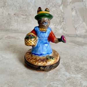 Limoges Porcelain Garden Rabbit Box ; Limoges Trinket Box; Collectible Limoges; Limoges France; Vintage