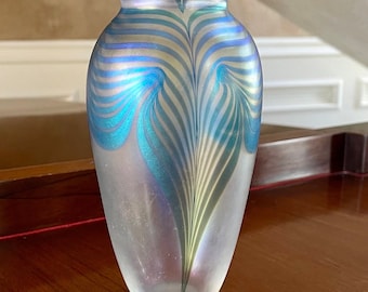 Robert Eickholt 1993 Pulled Feather Iridescent Art Glass Vase Signed and Dated 1993