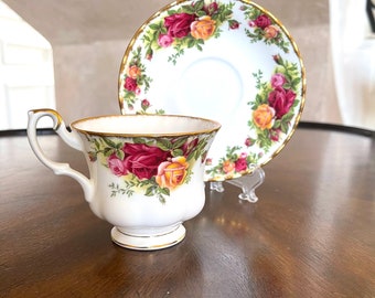 Vintage Royal Albert Old Country Roses Tasse und Untertasse; Bone China-Tasse und Untertasse, hergestellt in England