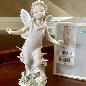 Lladro “Butterfly Wings” 6875 Porcelain Figurine With Butterflies Mint Condition in Original Box