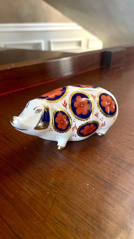 Royal Crown Derby Old Imari Pig Paperweight; Royal Crown Derby Pig