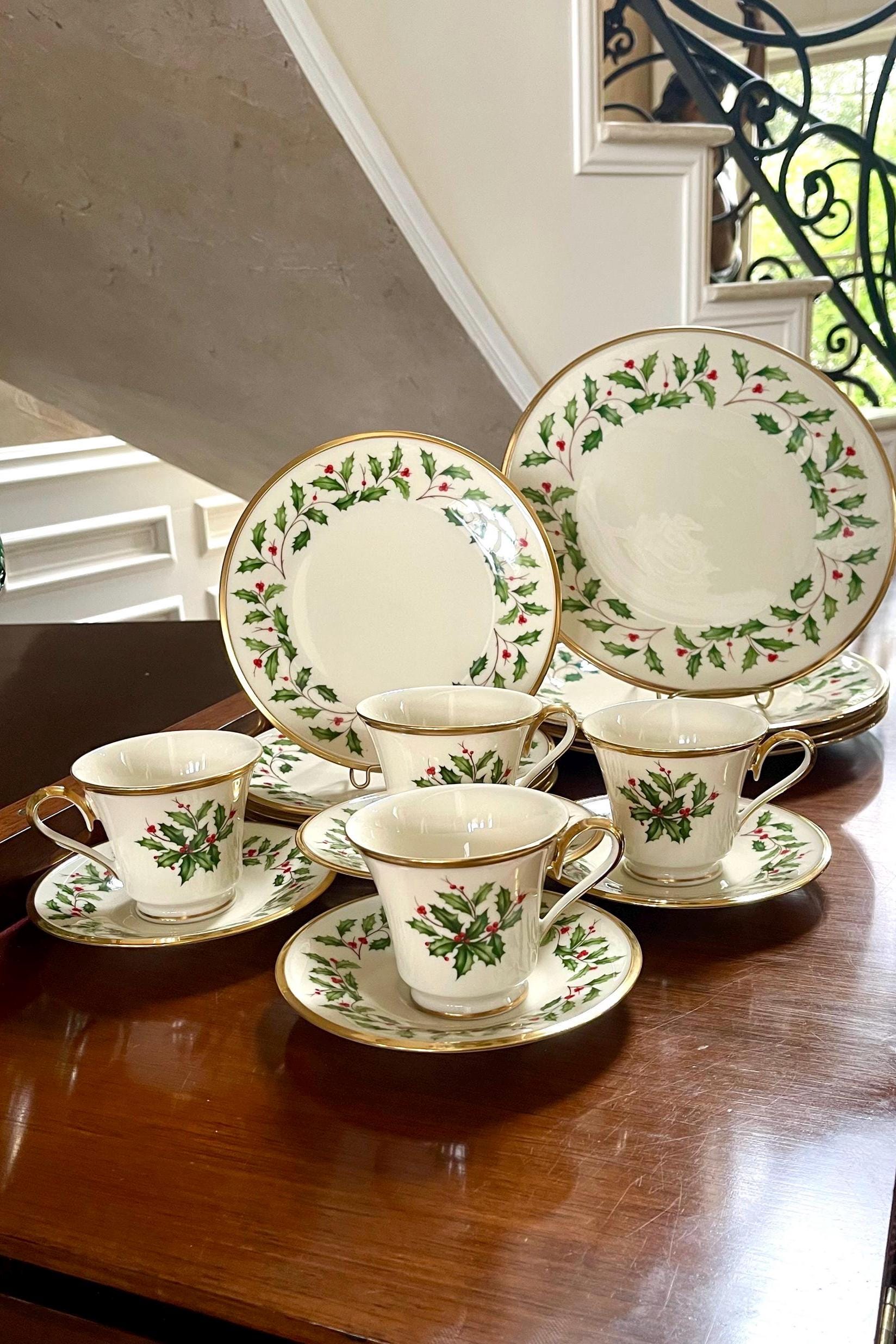 16 Pc. Set Lenox Holiday (dimension) Gold Trim Dinner Plates