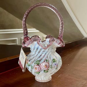 Hervorragender handbemalter Korb in Fenton-Glasspiraloptik; Fenton handbemalter Korb; Vintage Fenton Handbemalter Korb