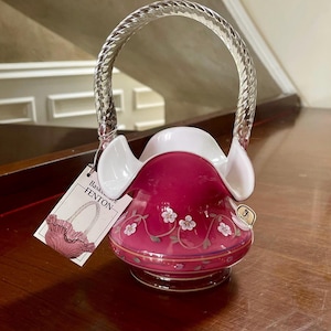 Fenton Cased Glass Handbemalte Wild Rose Korb Heirloom Collection Limited Edition # 186/250 Stück; Fenton Handbemalter Korb