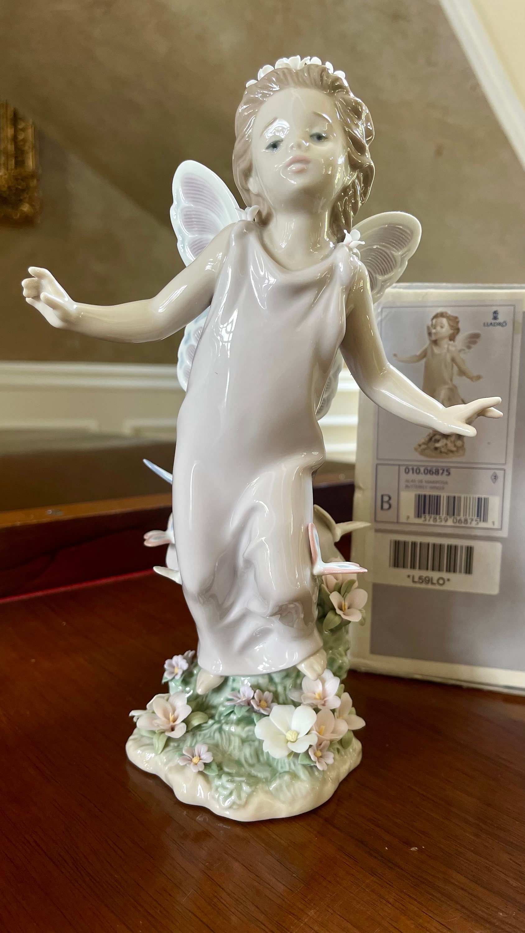 Lladro “butterfly Wings” 6875 Porcelain Figurine With Lladro “butterfly Wings” 6875 Porcelain Figurine With