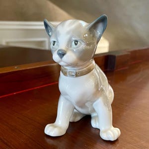 NAO by Lladro Cat Porcelain Figurine Made in Spain