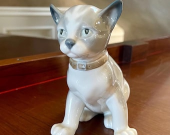 NAO PORCELAIN CAT Figurine 492 All Decked Out.retired Nao by