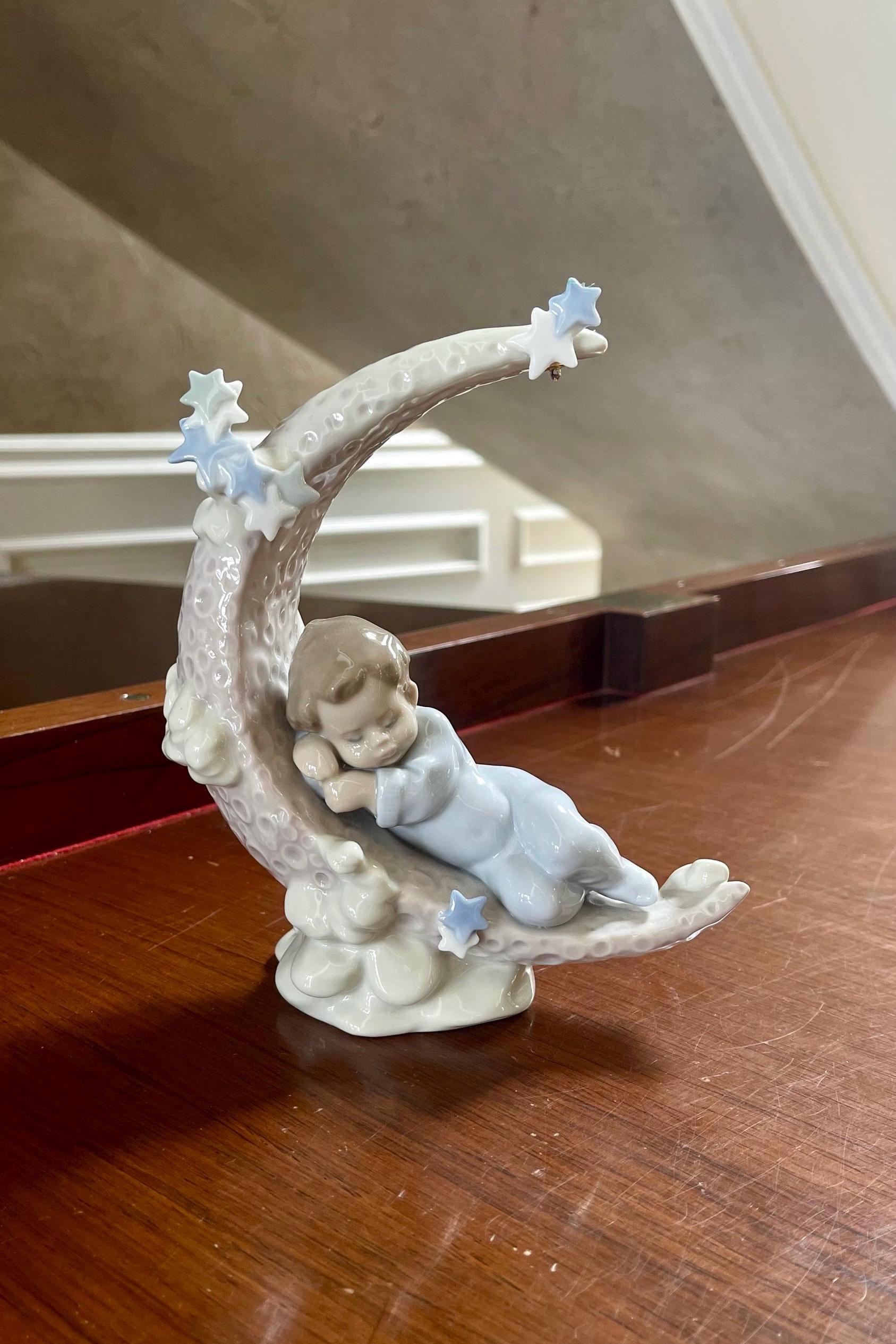 Lladro Heavrnly Slumber 6479 Porcelain Figurine Missing Part as Is