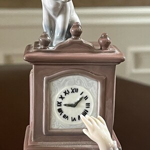 Lladro Bedtime 5347 Porcelain Figurine Girl With Clock and Cat image 3