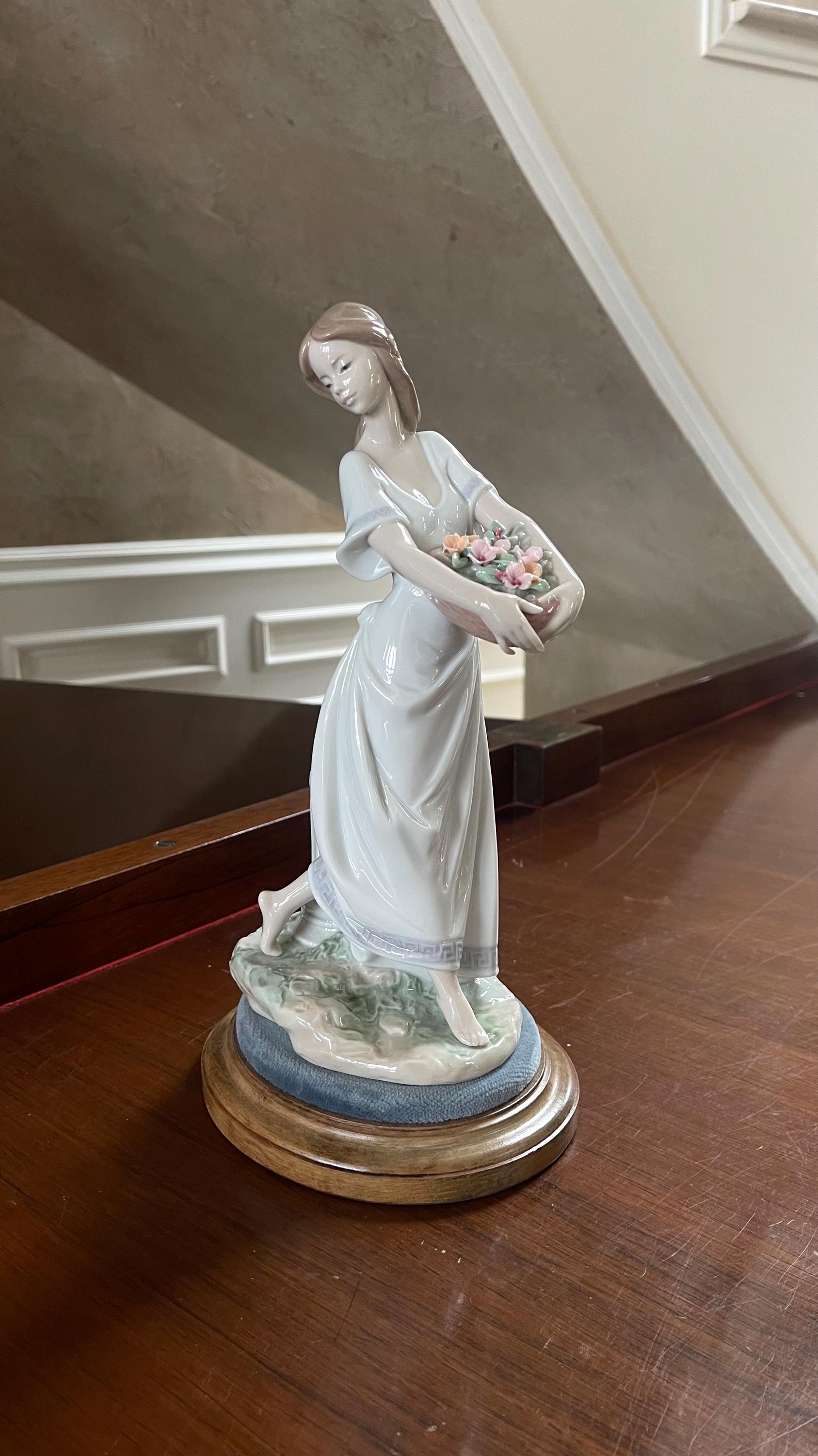 Lladro Privilege Society “gardens of Athens” 7704 Porcelain