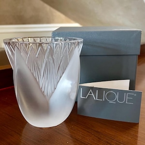 Lalique Thebes Vase Mint Condition In Original Box; Lotus Flower Lalique Vase