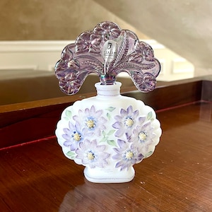 Fenton New Century Collection Satin Glas Handbemalte Puffy Blumen Parfüm Flasche mit Purple Karneval Glass Dabber