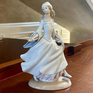 Lladro Cinderella 4828 Porcelain Figurine Mint Condition; Lladro Fairy Tales
