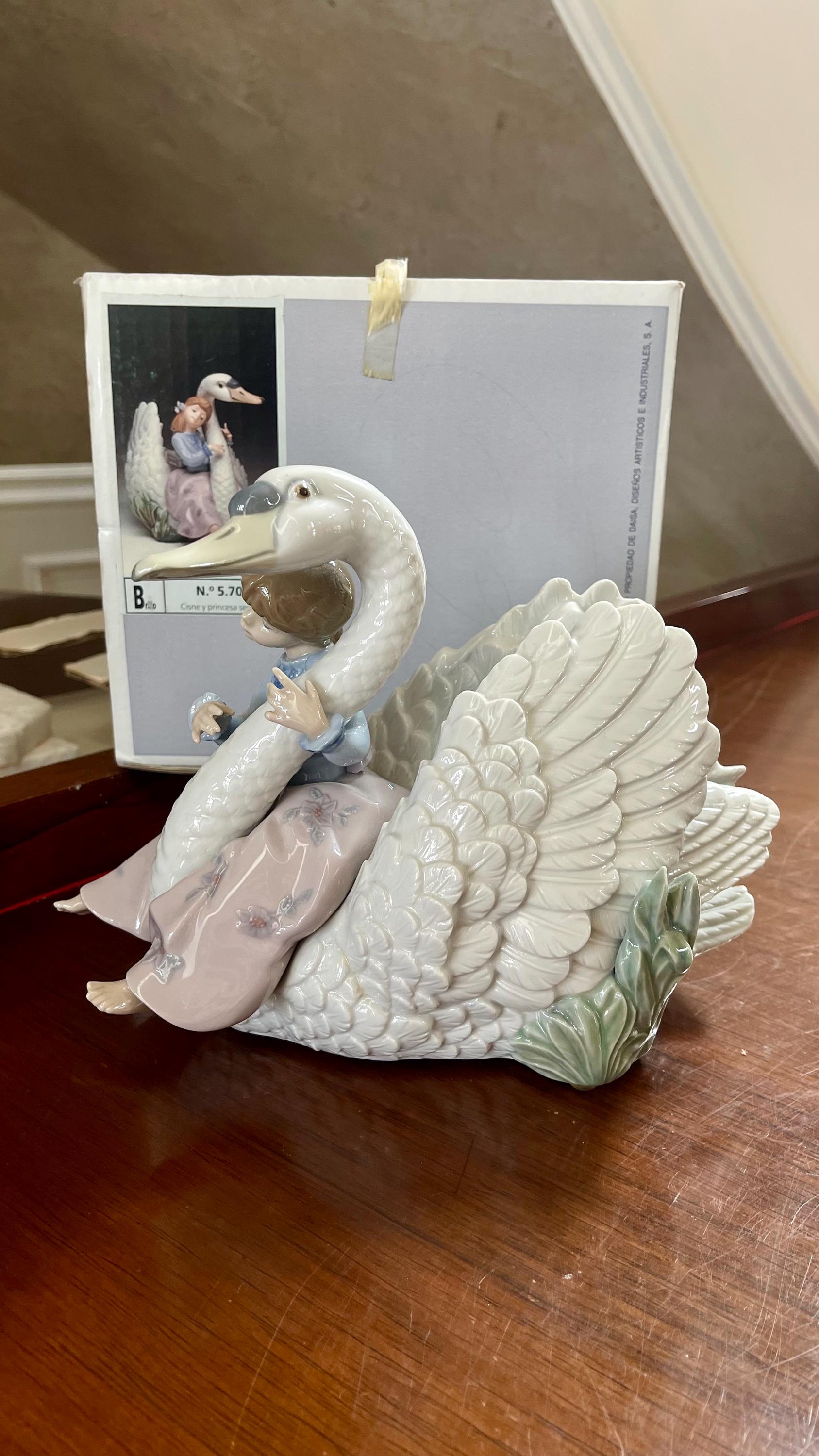 Lladro “swan Song” 5704 Porcelain Figurine Mint Condition in
