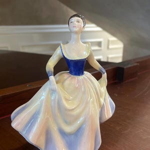 Royal Doulton “Lisa” Figurine HN2394 English Bone China 1968