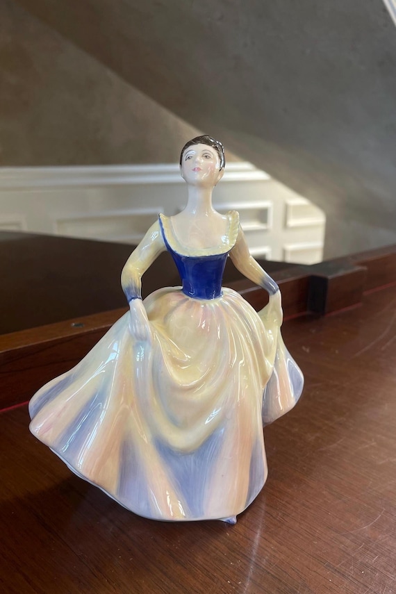 美術品・アンティーク・コレクション ロイヤルドルトン リサ 人形