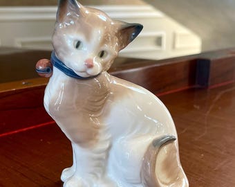 NAO by Lladro Cat “all Decked Out” Porcelain Figurine #492 Made in