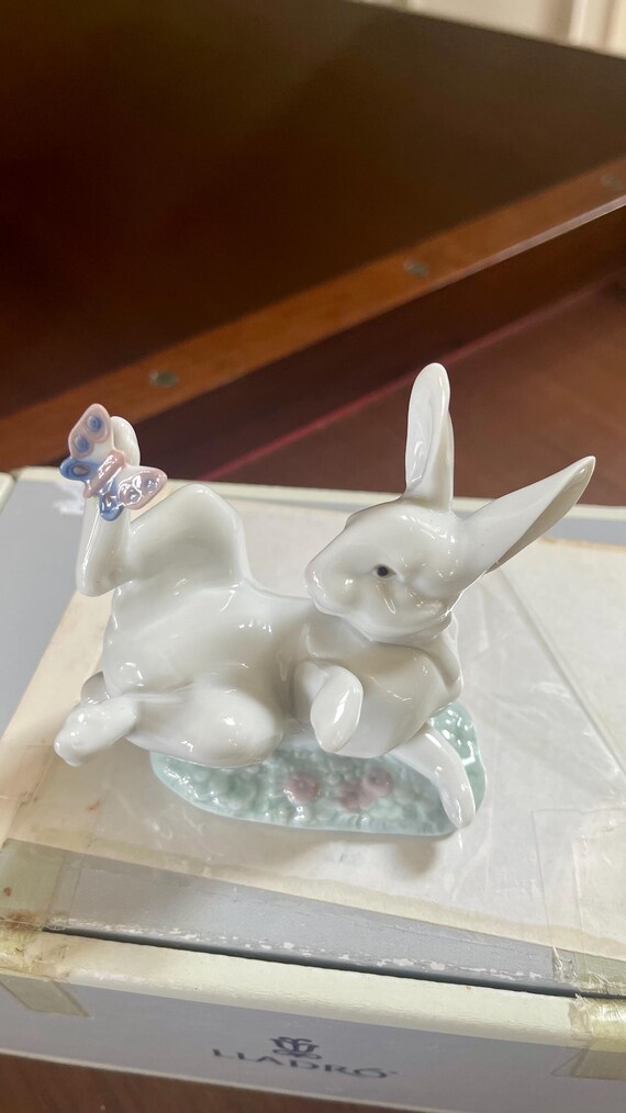 リヤドロ LLADRO 5888 うさぎ　蝶々 ”That Tickles” リヤドロ LLADRO 5888 うさぎ 蝶々 ”That Tickles”