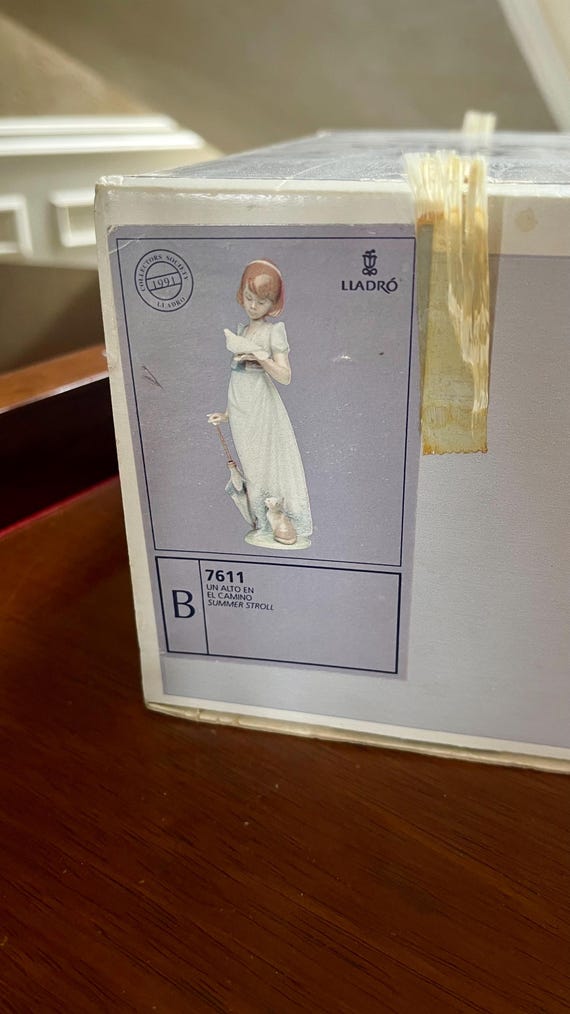Lladro Summer Stroll 7611 Porcelain Figurine With Original Box