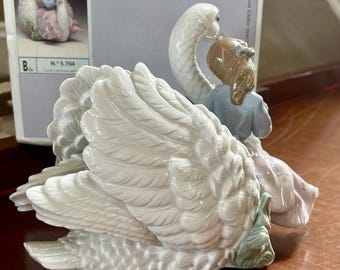 Lladro “swan Song” 5704 Porcelain Figurine Mint Condition in