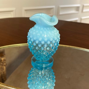 Klasyczny wazon Fenton Blue Opalescent Mini; Klasyczny wazon Hobnail Fenton z lat 70.;