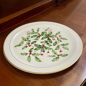 Assiette à découper Lenox Holiday (Dimension) avec bordure dorée de 12 1/2 po. États-Unis