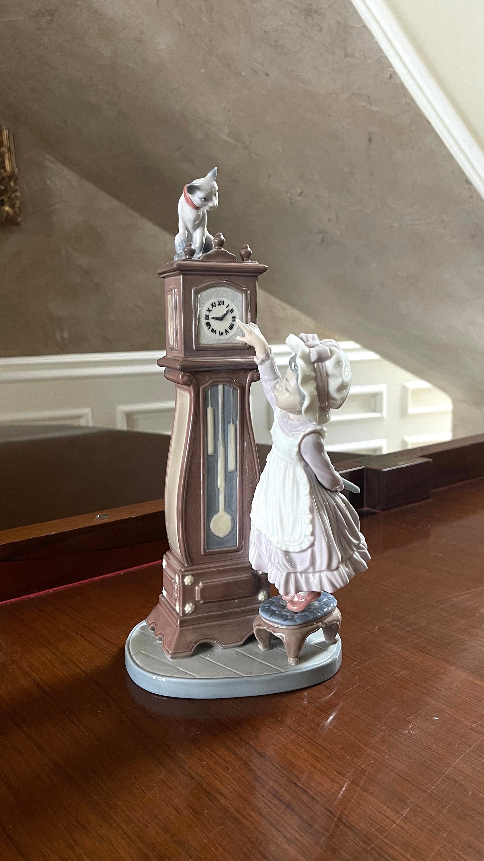 リヤドロ「ベッドタイム」5347 磁器の置物 時計と猫を持つ少女 - Etsy 日本