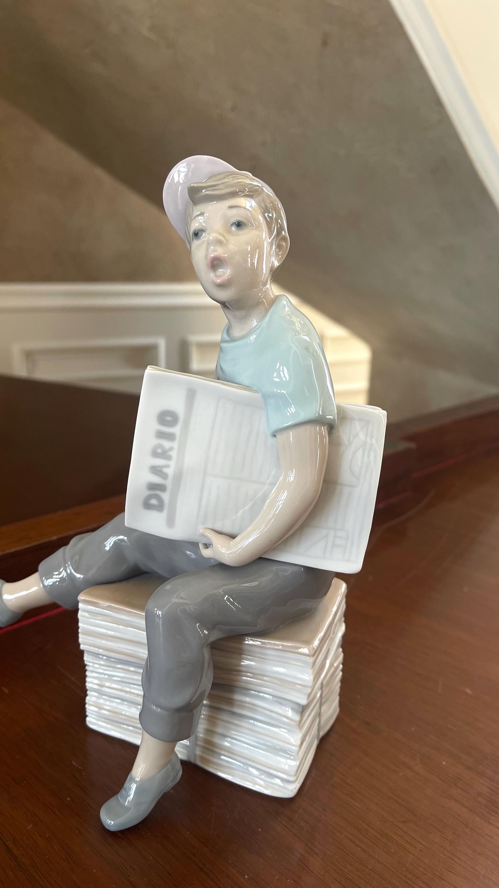 NAO by Lladro 新聞配達少年 磁器製フィギュア スペイン製 - Etsy 日本