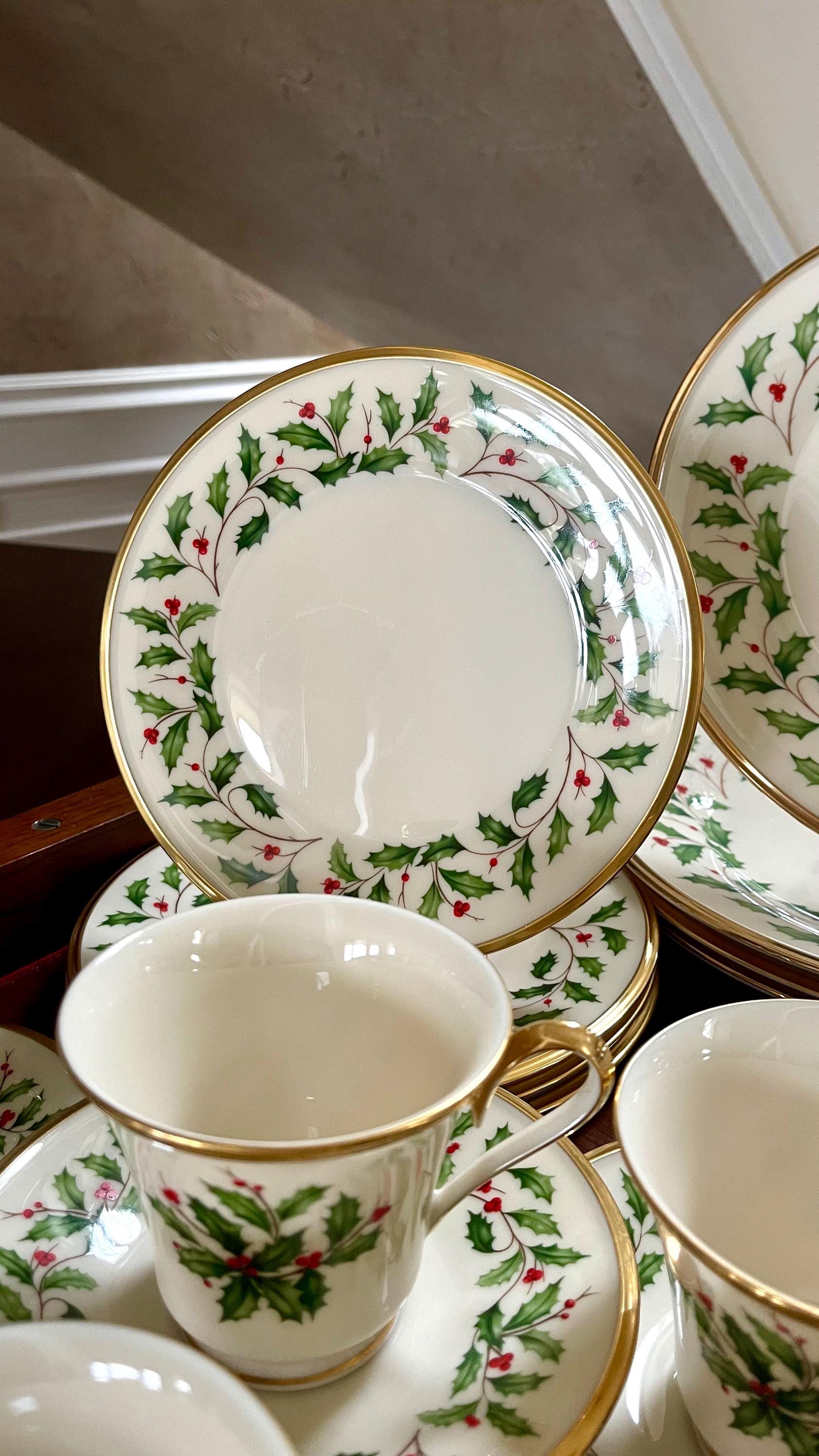 16 Pc. Set Lenox Holiday (dimension) Gold Trim Dinner Plates