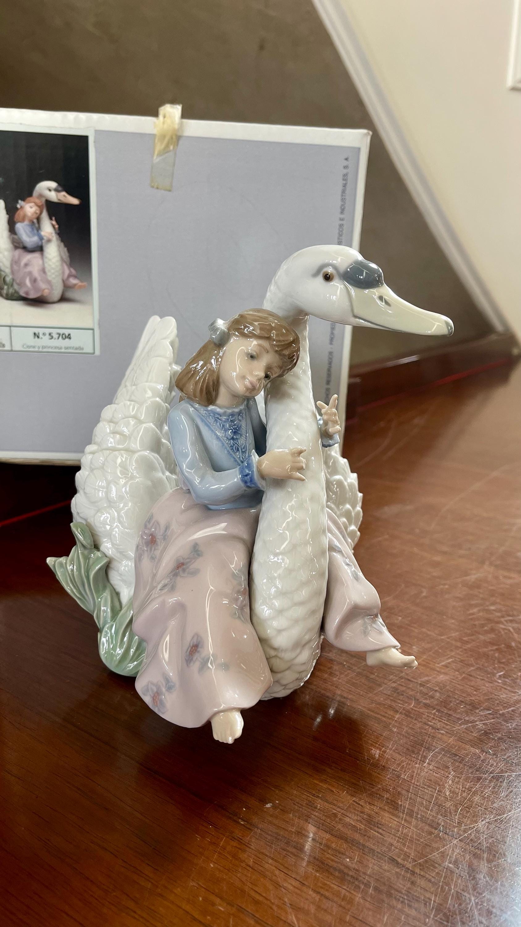 美品　LLADRO スワン Lladro “swan Song” 5704 Porcelain Figurine Mint Condition in