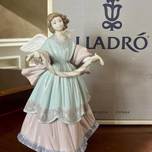Lladro #6125 “Joyful Offering” Angel Tree Topper or Porcelain Figurine Mint Condition In Original Box