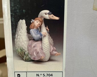 Lladro “swan Song” 5704 Porcelain Figurine Mint Condition in