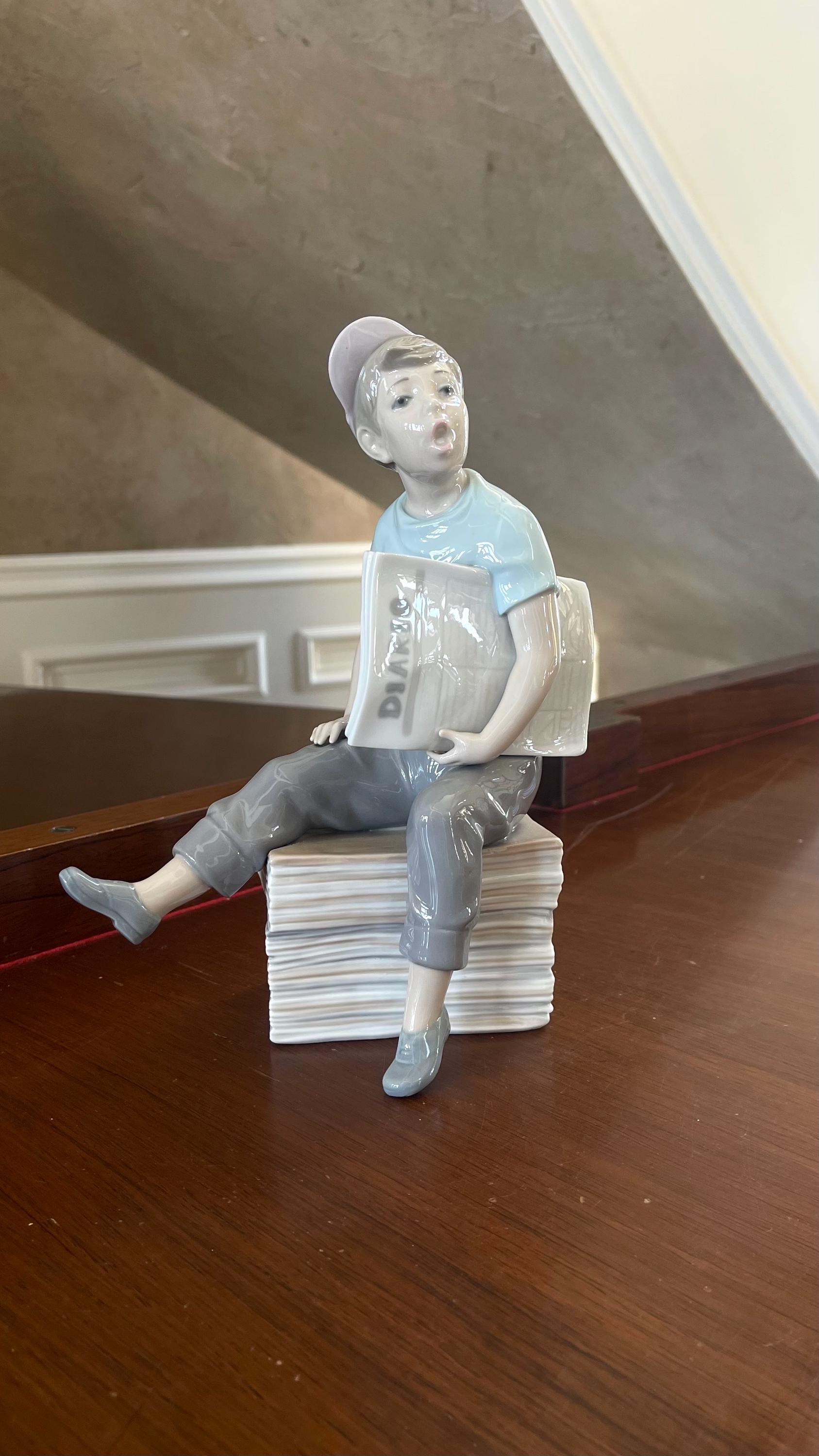 NAO by Lladro 新聞配達少年 磁器製フィギュア スペイン製 - Etsy 日本