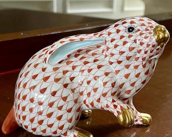 Herend Paw up Bunny Rabbit 5335 Rust Fishnet; Herend Animal