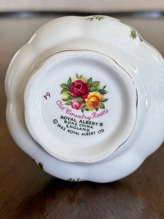 ロイヤルアルバート オールドカントリーローズ ピアス フラワーベース 花瓶 楽天市場】ロイヤル アルバート オールドカントリーローズの通販