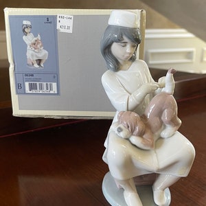Lladro “Little Veterinarian” Nurse With Her Dog 6348 Porcelain Figurine Mint Condition in the Box
