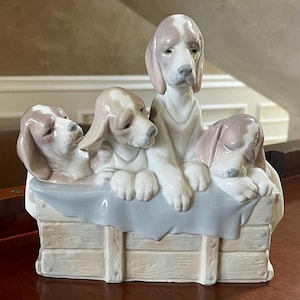 Lladro Pups In A Box  #1121 Porcelain Figurine Mint Condition